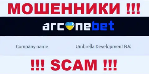 На официальном веб-сайте ArcaneBet написано, что юридическое лицо компании - Umbrella Development B.V.
